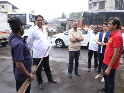 Navi Mumbai Municipal Corporation Commissioner in action mode; Inspection of cleaning works from 6 am onwards | नवी मुंबई महानगरपालिका आयुक्त ॲक्शन मोडमध्ये; स्वच्छतेच्या कामांची पहाटे ६ पासून पाहणी