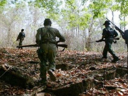 Naxal encounter on Chhattisgarh border, arms cache including three pistols seized | छत्तीसगड सीमेवर नक्षलवाद्याचे एन्काऊंटर, तीन पिस्तूलसह शस्त्रसाठा जप्त