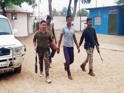 Jahal Naxal Arrested For Killing Student Sainath Narote in Bhamragad Tehsil | विद्यार्थ्याची हत्या करून लपला जंगलात; पोलिसांनी सापळा रचून ठोकल्या बेड्या