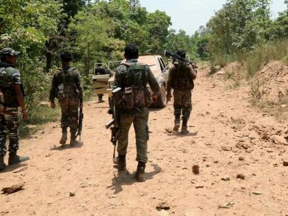 Naxalite mountain taken over by security forces Action taken on Chhattisgarh-Telangana border | नक्षलींचा 'डोंगर' सुरक्षा दलांच्या ताब्यात; छत्तीसगड-तेलंगणा सीमेवर कारवाई Naxalite mountain taken over by security forces Action taken on Chhattisgarh-Telangana border | नक्षलींचा 'डोंगर' सुरक्षा दलांच्या ताब्यात; छत्तीसगड-तेलंगणा सीमेवर कारवाई