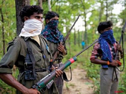 Naxals blow up mobile towers and panchayat building in Bihar's Aurangabad | नक्षलवाद्यांनी मोबाइल टॉवर आणि पंचायतीची इमारत उडवली, काही जणांचे अपहरण केल्याचा संशय