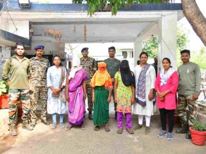 Bingunda village surrounded by soldiers, five Maoists who were plotting an attack in Gadchiroli arrested | बिनगुंडा गावाला जवानांचा वेढा, गडचिरोलीत घातपाताचा कट रचणारे पाच जहाल माओवादी ताब्यात Bingunda village surrounded by soldiers, five Maoists who were plotting an attack in Gadchiroli arrested | बिनगुंडा गावाला जवानांचा वेढा, गडचिरोलीत घातपाताचा कट रचणारे पाच जहाल माओवादी ताब्यात