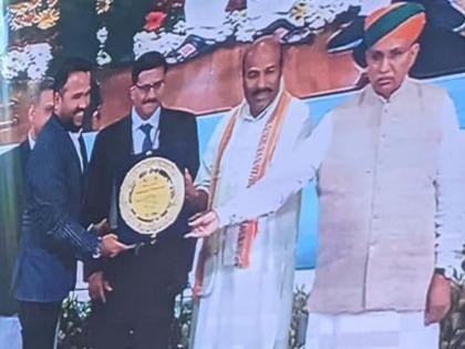 Ulhasnagar's Dhiraj Gavai in Delhi; Honored with the Centre's Technology Initiative Award | उल्हासनगरचा धीरज गवई दिल्लीत चमकला; केंद्राचा तंत्रज्ञानातील उपक्रम पुरस्काराने सन्मानित