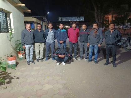 A staunch burglar caught in LCB's net; Performance of 'Team' Tapan Kolhen | घरफोडी करणारा अट्टल गुन्हेगार एलसीबीच्या जाळ्यात; ४० हजार ८७० रुपयांचा ऐवज जप्त