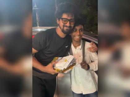 lagir zala ji fame nitish chavhan helped needy boy video goes viral on social media | 'लागिरं झालं जी'फेम आज्याने केली गरजू शाळकरी मुलाला मदत; सोशल मीडियावर होतंय कौतुक