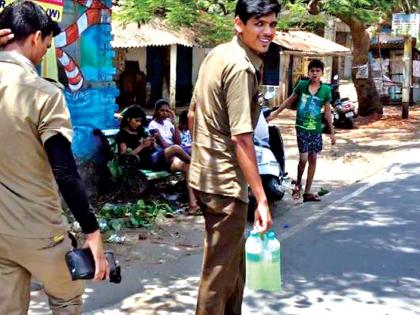 Vasai transport drivers, carriers carrying 'Tadi' buses | वसई परिवहनचे चालक,वाहक ‘ताडी’ पिऊन चालवतात बसेस