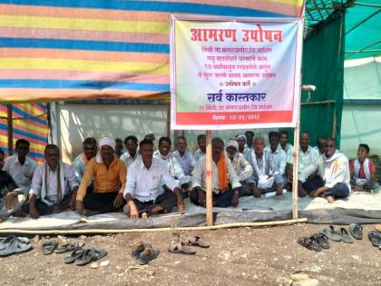 For ten years the work on the lake was stopped; Kastkar went on hunger strike in vashim | दहा वर्षांपासून तलावाचे काम रखडले; कास्तकार उपोषणास बसले