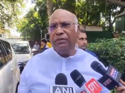 Opposition parties held a meeting on women's reservation in Congress President Mallikarjun Kharge's hall. | आम्ही महिला आरक्षण विधेयकाच्या बाजूने आहोत, पण...; मल्लिकार्जुन खर्गेंनी स्पष्ट केली भूमिका