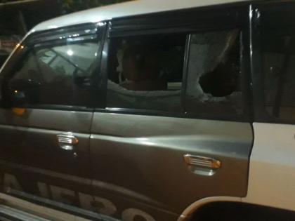 In the NCP leader Hamari Tumari, the former MLA's car exploded | राष्ट्रवादीच्या नेत्यात हमरी तुमरी, माजी आमदाराच्या गाडीच्या फोडल्या काचा