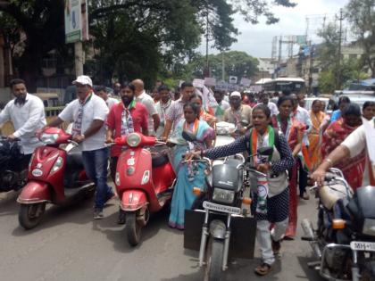 Sangli, NCP's 'De-Dhakka' movement, prohibition of fuel price hike | सांगलीत राष्ट्रवादीचे ‘दे धक्का’ आंदोलन, इंधन दरवाढीचा निषेध