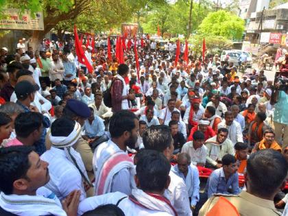 Foot march of thousands of devotees for the site of Bhakti Nivas | भक्तनिवासच्या जागेसाठी हजारो भक्तांचा पायदळ दिंडी मोर्चा; सर्वपक्षीयांचा समावेश