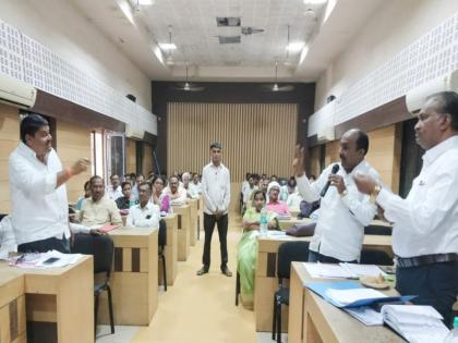 Who gave the authority to write that that seat is not of akola Zilla Parishad?; Question in Zilla Parishad Standing Committee meeting | ‘ती’ जागा जिल्हा परिषदेची नसल्याचे लिहून देण्याचा अधिकार दिला कोणी?; जिल्हा परिषद स्थायी समितीच्या सभेत विचारणा