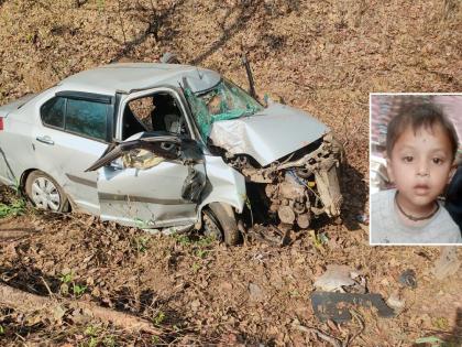 While returning from a wedding, a speeding car hits a tree, a toddler dies | लग्नसोहळ्याहून परतताना भरधाव कार आदळली झाडावर, चिमुकल्याचा मृत्यू