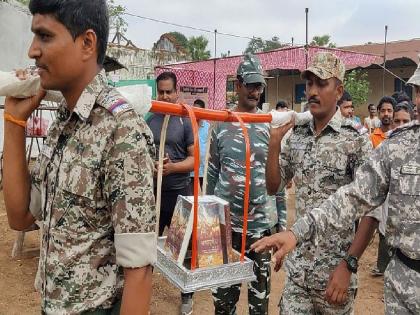 A library was built in a Naxal-affected Kothi village in gadchiroli district | गाव सरसावले, पोलिसही भारावले... नक्षल प्रभावित कोठीत आठ दिवसांत उभारले वाचनालय