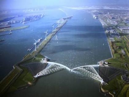 How did the Netherlands protect the cities from floods? | नेदरलँडने पुराच्या तडाख्यापासून शहरांचे कसे रक्षण केले ?