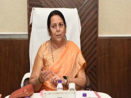 pune news Will provide all necessary assistance to those injured in the accident Neelam Gorhe | आवश्यक ती मदत करणार;कुंडेश्वर दुर्घटनेत मृत महिला भाविकांच्या कुटुंबीयांची डॉ. नीलम गोऱ्हे यांनी घेतली भेट