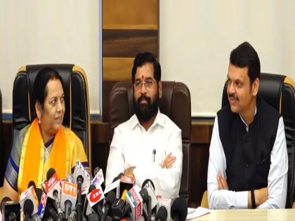 bjp dcm devendra fadnavis told about why he attend neelam gorhe join shiv sena shinde group program | शिवसेनेतील प्रवेशाला तुम्ही कसे काय?; देवेंद्र फडणवीसांचं मार्मिक उत्तर, म्हणाले...