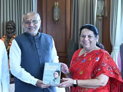 Deputy Chairman of the Legislative Council Dr. Neelam Gorhe paid a goodwill visit to the Governor | विधान परिषदेच्या उपसभापती डॉ. नीलम गोऱ्हे यांनी राज्यपालांची घेतली सदिच्छा भेट Deputy Chairman of the Legislative Council Dr. Neelam Gorhe paid a goodwill visit to the Governor | विधान परिषदेच्या उपसभापती डॉ. नीलम गोऱ्हे यांनी राज्यपालांची घेतली सदिच्छा भेट