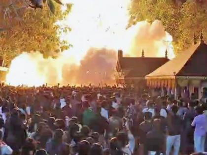 Neeleswaram Firecracker Accident: In Kerala, a major accident during firecrackers in a temple, more than 150 people injured | केरळमध्ये मंदिरात फटाक्यांची आतषबाजी करताना मोठी दुर्घटना, १५० हून अधिक जण जखमी