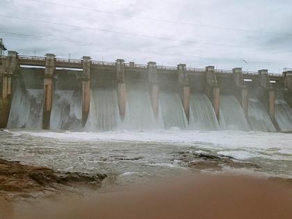 The dams in the Neera valley overflowed the water reservoir seventy-five times. | थेंबे थेंबे तळे साचत' नीरा खोऱ्यातील धरणांनी पाणीसाठा ओलांडला पंचाहत्तरी