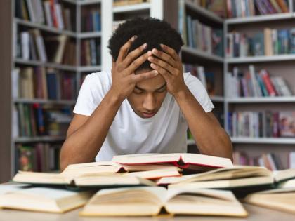 Students first choice for exams is English; Marathis percentage has dropped along with other languages | परीक्षेसाठी विद्यार्थ्यांची इंग्रजी भाषेला पहिली पसंती; इतर भाषांसह मराठीचा टक्का घसरला! Students first choice for exams is English; Marathis percentage has dropped along with other languages | परीक्षेसाठी विद्यार्थ्यांची इंग्रजी भाषेला पहिली पसंती; इतर भाषांसह मराठीचा टक्का घसरला!