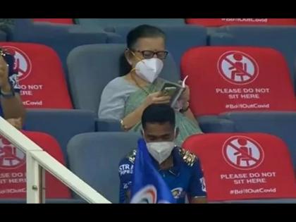 Qualifier 1, MI vs DC : Mumbai Indians’ lucky charm ‘Prayer Aunty’ is back in the stands; Twitter can’t keep calm | Qualifier 1, MI vs DC: मुंबई इंडियन्सच्या 'लकी' आजीबाई दुबईत दिसल्या; MI चाहत्यांच्या आनंदाला उधाण