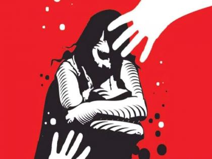 A young woman was raped by a policeman, a case was registered in Dharni police | पोलिस कर्मचाऱ्याकडून तरुणीवर अत्याचार, धारणी पोलिसात गुन्हा दाखल