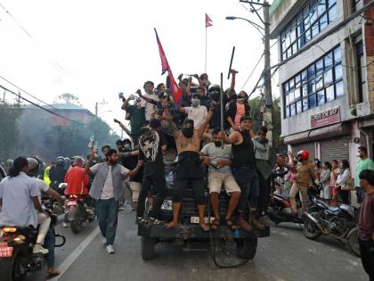 नेपाळमध्ये पुन्हा एकदा Gen-Z रस्त्यावर उतरले, मोठा गोंधळ सुरू; कर्फ्यू लागू