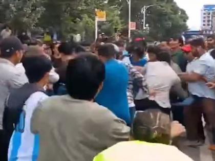 The controversy in Nepal did not stop, now two groups of protesters clashed with each other, the reason has come to light | नेपाळमधील वाद थांबेना, आता एकमेकांशी भिडले आंदोलकांचे दोन गट, समोर आलं असं कारण