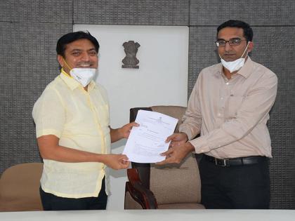 New Collector Abhijit Raut took charge | नूतन जिल्हाधिकारी अभिजित राऊत यांनी पदभार स्वीकारला