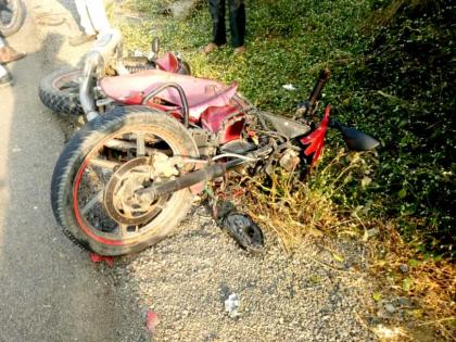 Two-wheelers hit Paithan road; 2 killed, 2 serious | पैठण -पाचोड रस्त्यावर २ दुचाकींची धडक; २ ठार,२ गंभीर