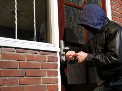 2.30 lakh burglary in Raghujinagar, Nagpur | नागपुरातील रघुजीनगरात २.३० लाखाची घरफोडी