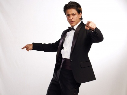 Shah Rukh Khan made romance with actress for 31 years, see Video | शाहरूख खानने ३१ वर्षे लहान अभिनेत्रीसोबत केला रोमांस, पहा Video