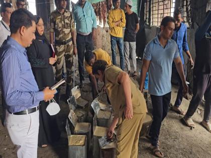 municipality destroyed the fake ghee factory in bhiwandi confiscated a large amount of fake ghee and materials | भिवंडीत बनावट तूप बनविण्याचा कारखाना पालिकेने केला उध्वस्त,मोठ्या प्रमाणावर बनावट तूप व साहित्य जप्त