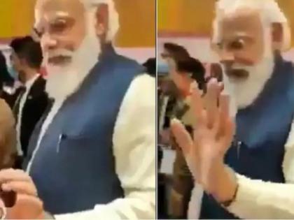 prime Minister Modi arrives at the event without a mask | Video: पंतप्रधान मोदी विना मास्क पोहोचले कार्यक्रमात; 'आप'ने साधला निशाणा