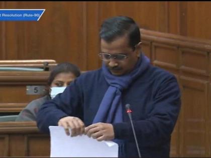 Kejriwal tore up a copy of the Agriculture Act in the Assembly | केजरीवालांनी विधानसभेत कृषी कायद्यांची प्रत फाडली, म्हणाले...