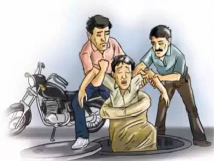 shocking news from gujarat man have affair with married woman lands gutter | विवाहीत महिलेसोबत अफेयर; गोणीत बांधून त्याला नाल्यात फेकलं, २४ तास तो ओरडत होता!