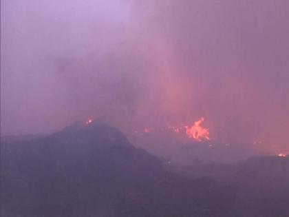 maharashtra Firefighting operation continues at the godowns in Mumbai Mankhurd where a fire broke out yesterday | Video: मुंबईत आगडोंब! मानखुर्दमध्ये काल लागलेली आग अजूनही धुमसतीच, भीतीचं वातावरण