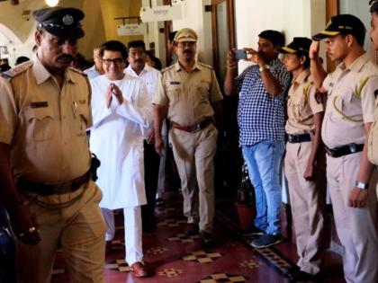 mns chief Raj thackeray appearing in font of belapur court mns tweet | शेकडो गुन्हे दाखल केले तरी जनतेसाठी आवाज घुमणारच!, मनसेची रोखठोक भूमिका