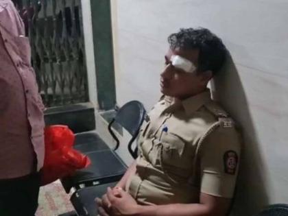 man beaten up kalyan Police inspector for taking action for not wearing mask | कल्याणमध्ये विनामास्क फिरणाऱ्या तरुणाची मुजोरी; पोलीस अधिकाऱ्याला रस्त्यावरून नेले फरफटत!