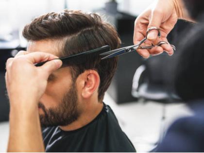 Why is it said not to cut hair on Sundays? Is there any science behind it or the prevailing belief? Let's find out. | रविवारी केस कापू नये असे का म्हटले जाते? त्यामागे काही शास्त्र आहे की प्रचलित समजुती? जाणून घेऊया. 