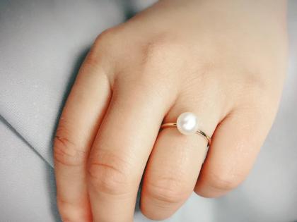 Wearing a pearl ring? Then you too must have experienced 'these' benefits! | मोत्याची अंगठी वापरताय? मग तुम्हीदेखील निश्चितच अनुभवले असतील 'हे' फायदे!