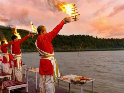 Sing 'Gangashtak' hymn written by HH Tembe Swami Maharaj for ten days from today and be pure! | आजपासून दहा दिवस प.पू.टेंबे स्वामी महाराजांनी लिहिलेले 'गंगाष्टक' स्तोत्र म्हणा आणि पावन व्हा!