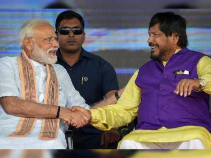 rpi leader ramdas athawale slams prashant kishor and sharad pawar meet tweets a poem | Ramdas Athawale: 'प्रशांत किशोर यांच्या कोणी लागू नका नादी, कारण...'; रामदास आठवलेंची जबरदस्त कविता