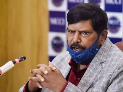 Ramdas Athawale Urges BJP To Make His Party Ally For UP Punjab Polls | मला बी तुमच्या संगं येऊ द्या की! आठवलेंची भाजपला खास साद; नेतृत्त्वाला पत्र लिहून सांगितले फायदे