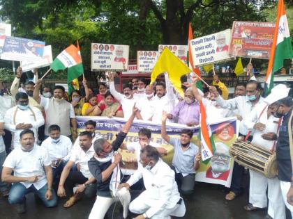 OBC agitates outside Thane Collector office for reservation | आरक्षणासाठी ठाणे जिल्हाधिकारी कार्यालयाबाहेर ओबीसी आक्रोश आंदोलन