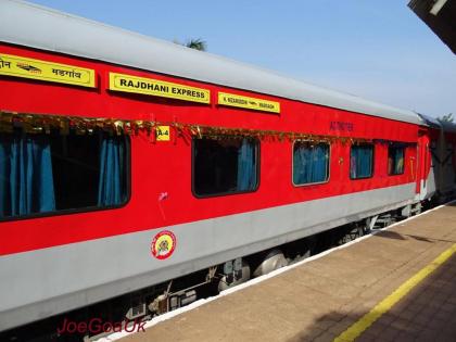 service stopped on Konkan railway after rajdhani superfast special train engine derailed | राजधानी सुपरफास्ट स्पेशल ट्रेनचे इंजिन घसरल्यानं कोकण रेल्वे मार्गावर वाहतूक ठप्प 