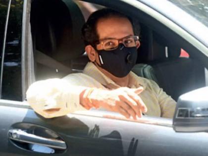 Chief Minister Uddhav Thackeray reached hospital driving himself for routine check up | CM Uddhav Thackeray: मुख्यमंत्री उद्धव ठाकरे रुटीन चेक-अपसाठी स्वत: ड्रायव्हिंग करत रुग्णालयात दाखल