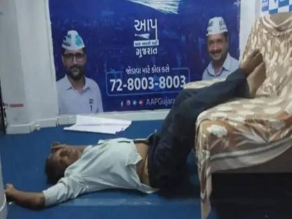 gujarat aap drunk worker photo gone wrong bjp apologies for mistake | आपच्या कार्यालयात सापडला मद्यपी कार्यकर्ता; फोटो पाहून भाजप नेते पेटले अन् नंतर माफी मागत सुटले