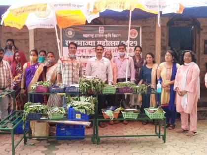 Exhibition and sale of legumes in Bhiwandi Tehsildar's office premises | भिवंडी तहसीलदार कार्यालय प्रांगणात रान भाज्यांचे प्रदर्शन व विक्री